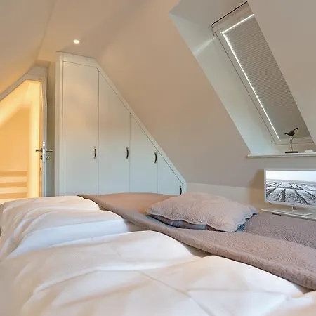 Maisonette No 8 *